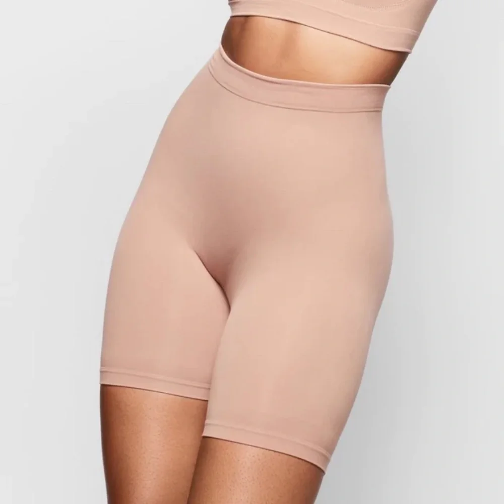 Skims Nwt short mid thigh with open gusset - Picture 3 of 8